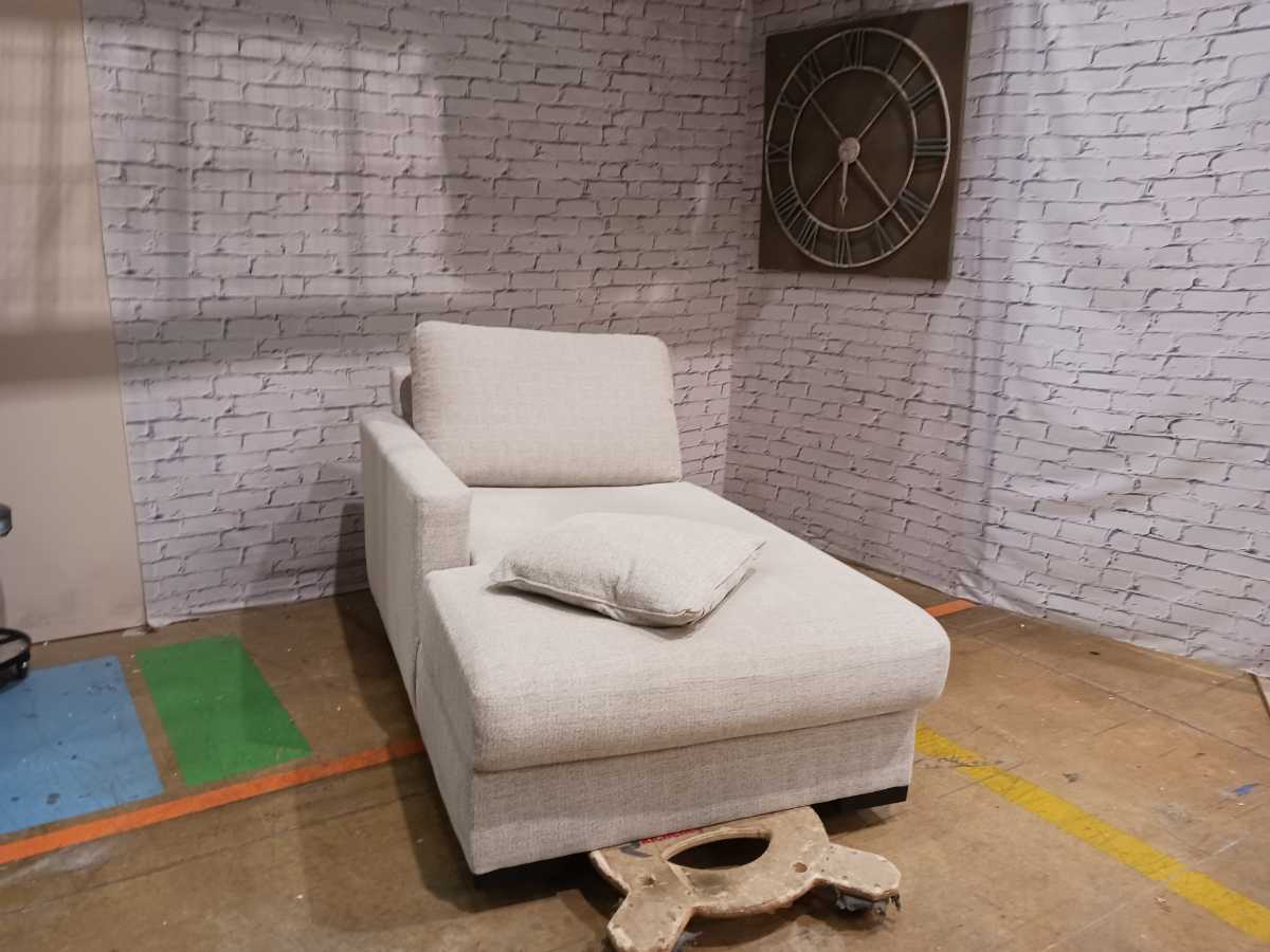 Omaha-Exclusive 5 Piece Sectional - Gallery Image 12